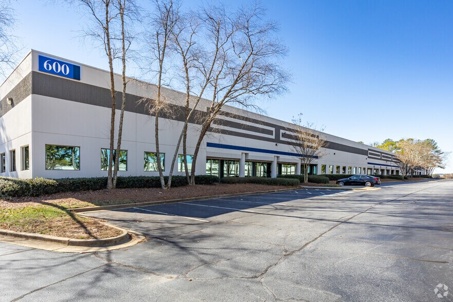 More Photos Of 400 Tradeport Blvd, Atlanta Unknown For Lease
