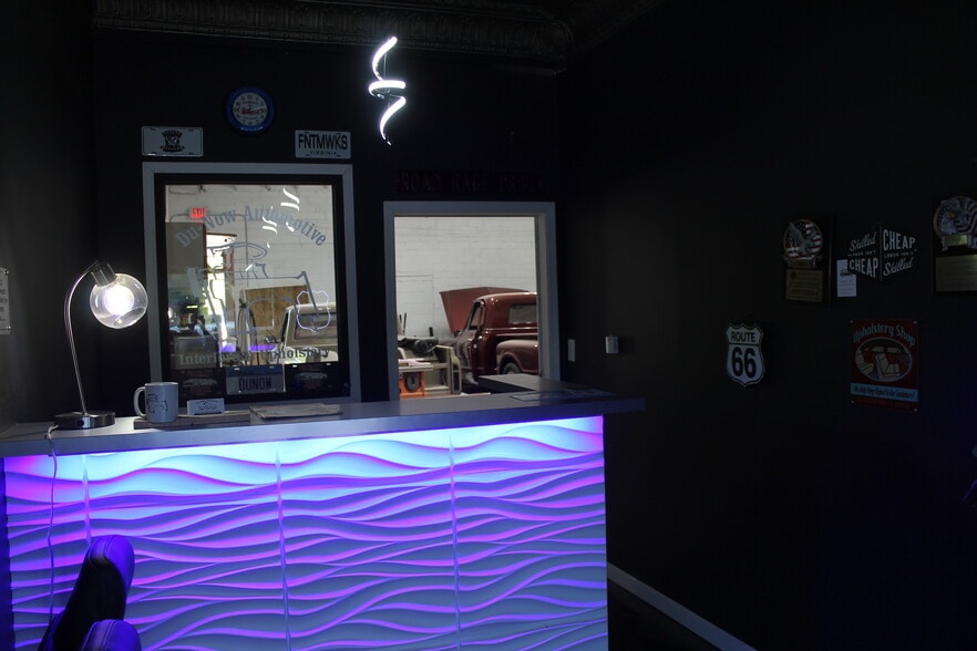 More Photos Of 123 E Hydraulic St, Yorkville Warehouse For Sale