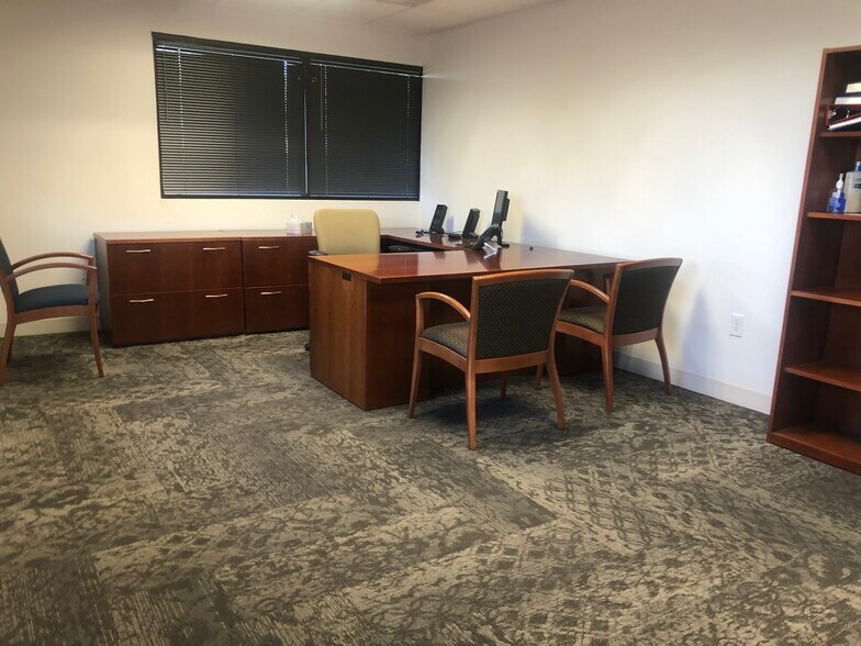 More Photos Of 7900 Tanners Gate Ln, Florence Office For Lease