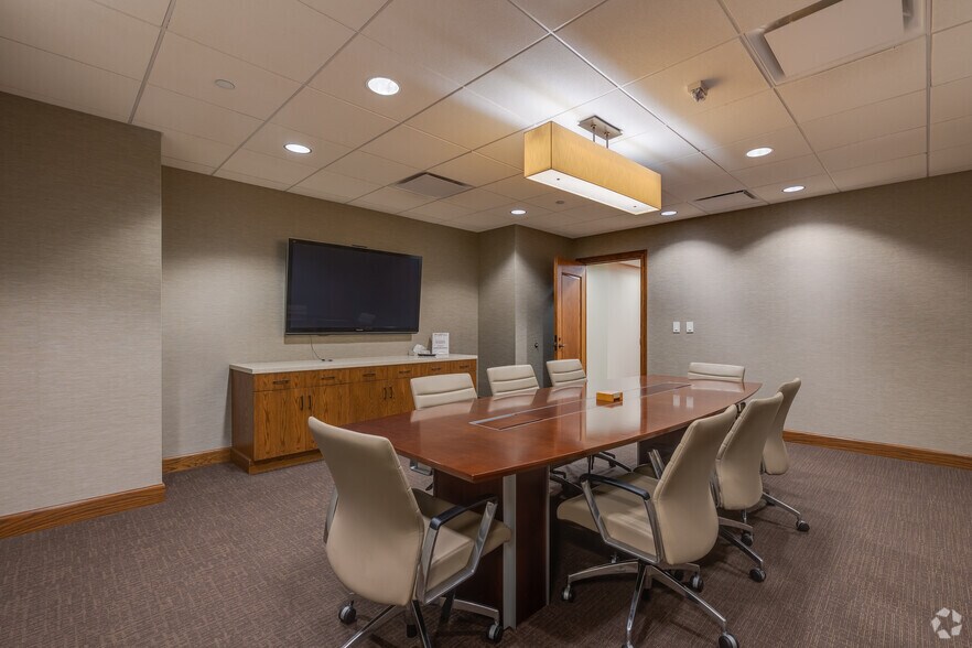 More Photos Of 401 S Boston Ave, Tulsa Office For Lease