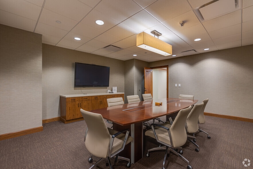 More Photos Of 401 S Boston Ave, Tulsa Office For Lease