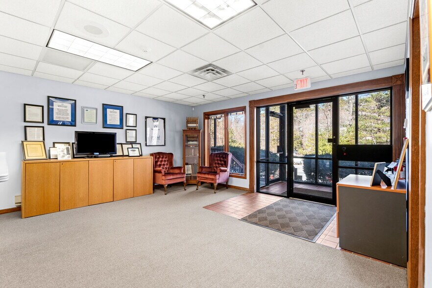 More Photos Of 135 Folly Mill Rd, Seabrook Office For Sale