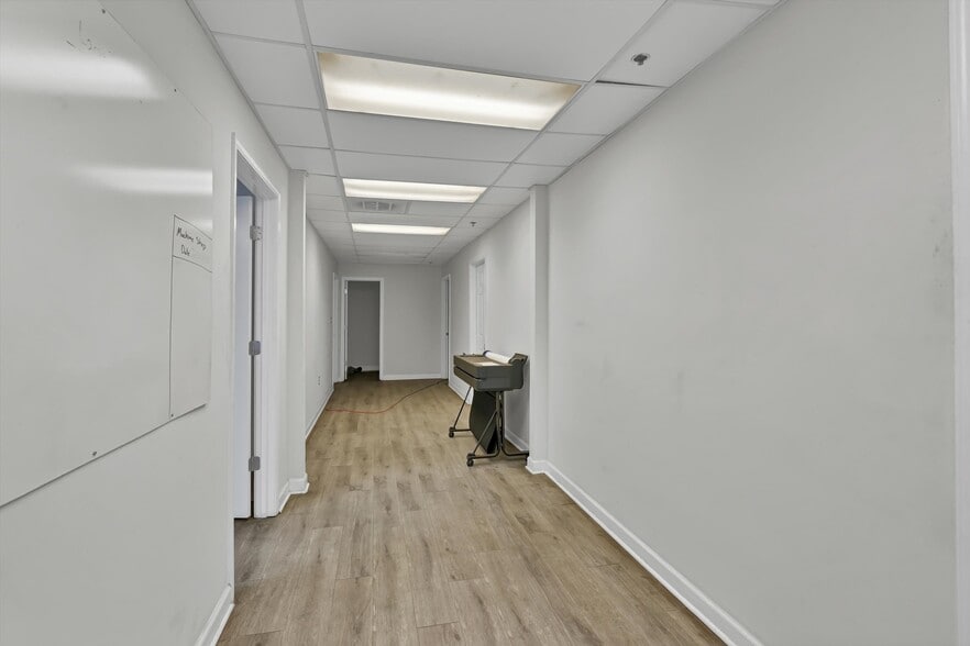 More Photos Of 1904 W Emory Rd, Powell Light Manufacturing For Sale