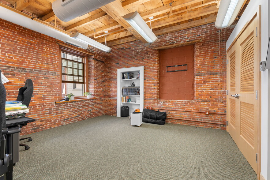 More Photos Of 40R Merrimac St, Newburyport Loft Creative Space For Lease
