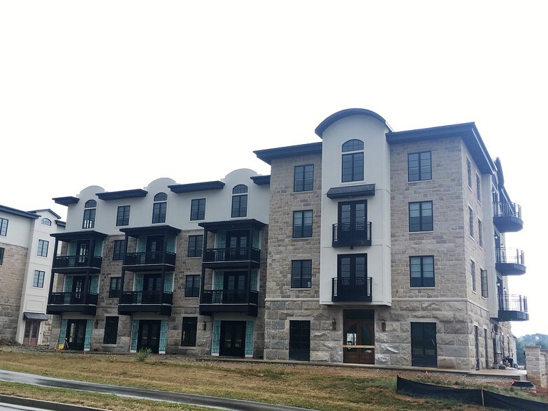 More Photos Of 3105 S Sare Rd, Bloomington Apartments For Lease