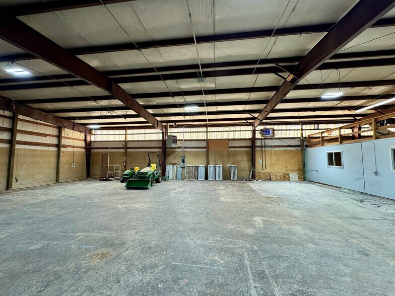 More Photos Of 7199 S Tull Rd, Canby Industrial For Lease