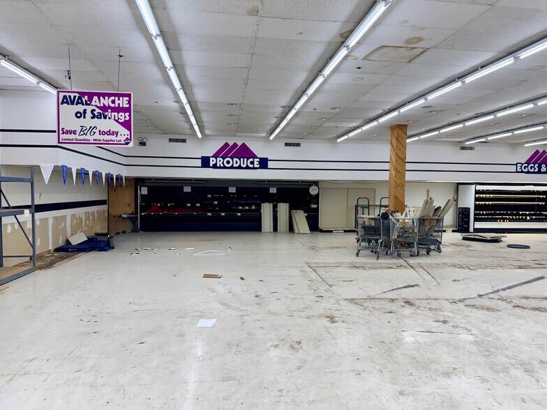 More Photos Of 1100 N Douglass St, Malden General Retail For Sale