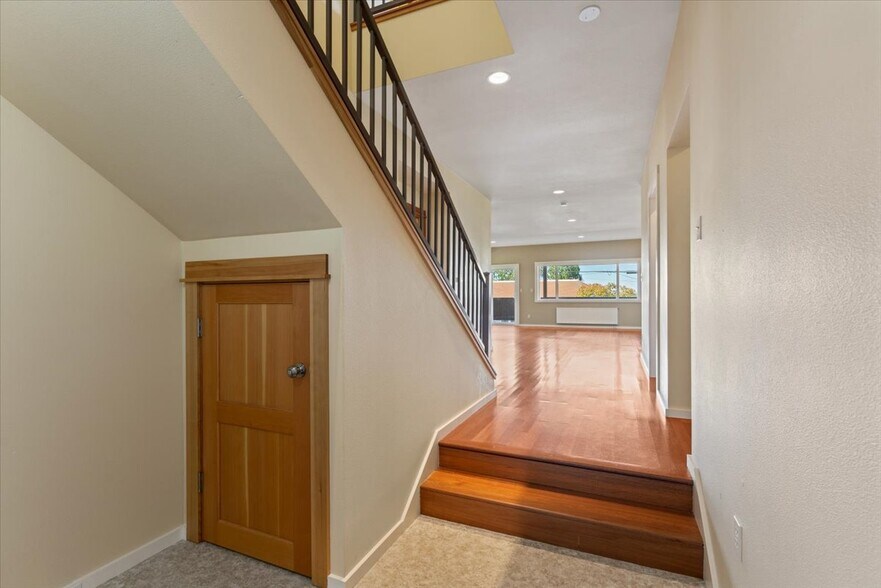 More Photos Of 829 2nd St, Mukilteo Office Residential For Sale