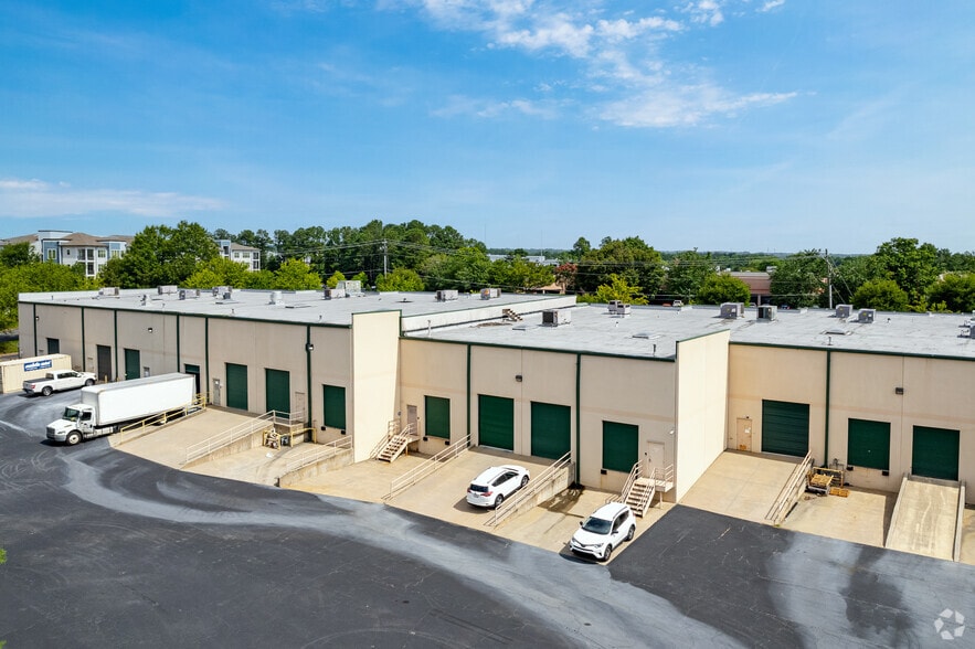 More Photos Of 1690 Roberts Blvd, Kennesaw Warehouse For Lease