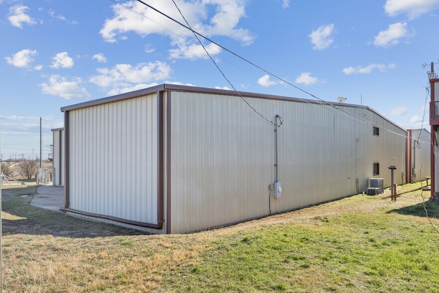 More Photos Of 930 Aviator Dr, Fort Worth Specialty For Sale
