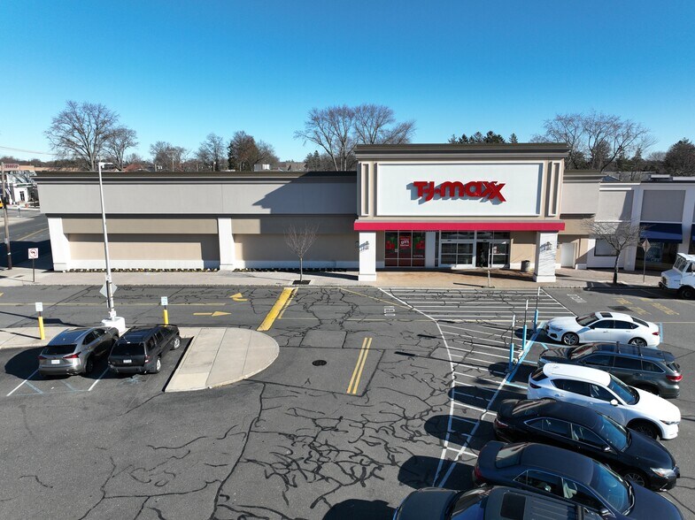 More Photos Of 401-419 S Oyster Bay Rd, Plainview Unknown For Lease