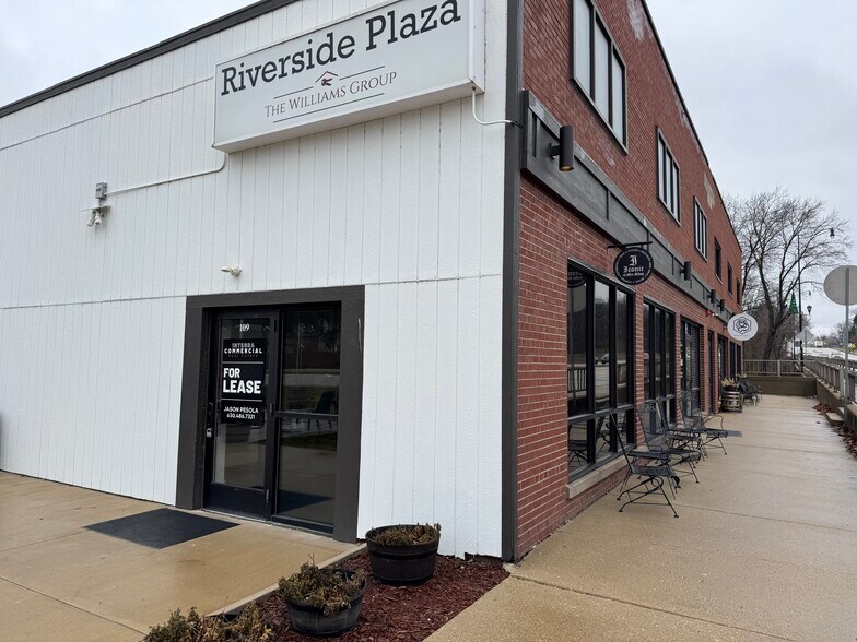 More Photos Of 109 S Bridge St, Yorkville Storefront Retail Residential For Lease