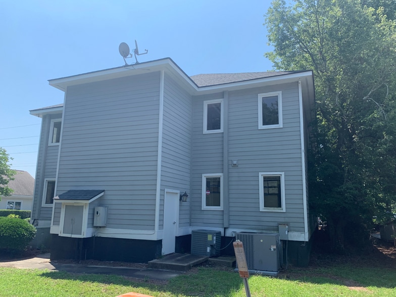 More Photos Of 790 Johnnie Dodds Blvd, Mount Pleasant Medical For Lease