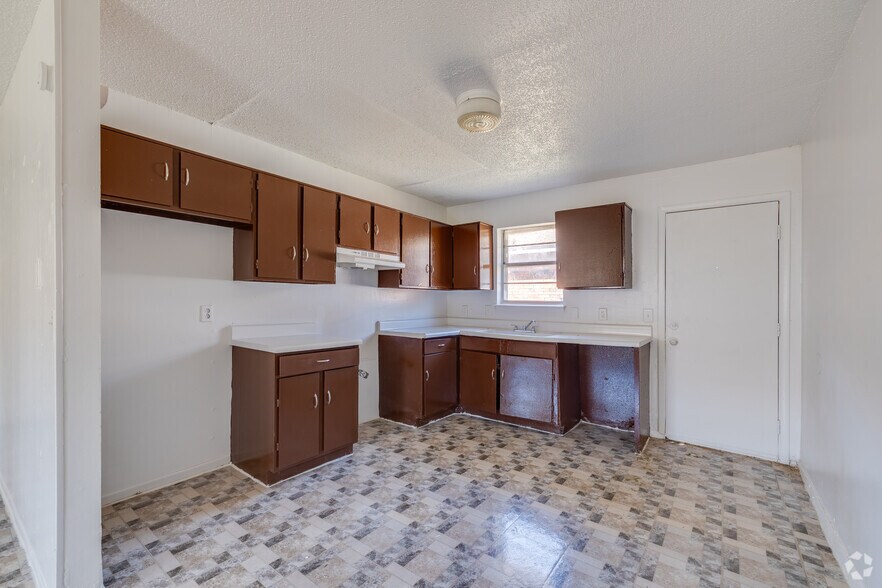 More Photos Of 1725 E 1st St, Dumas Multifamily For Sale