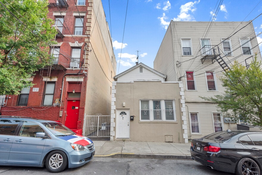 More Photos Of 742 E 214th St, Bronx Land For Sale