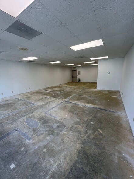 More Photos Of 209 Center St, Chardon Unknown For Lease