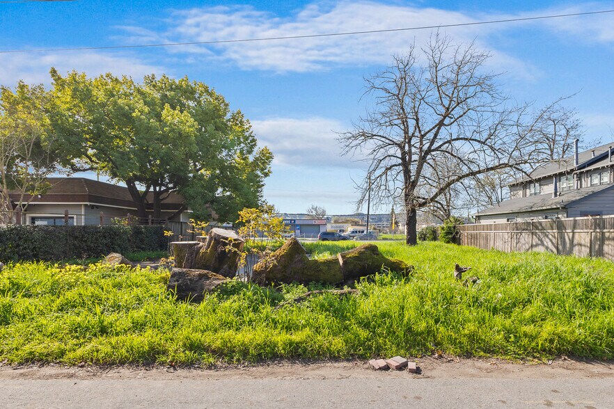 More Photos Of 315 Lakeville St, Petaluma Land For Sale