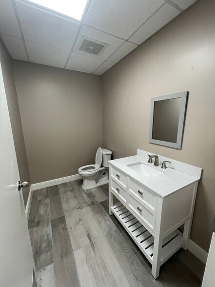 More Photos Of 2715 W Virginia Ave, Tampa Medical For Lease