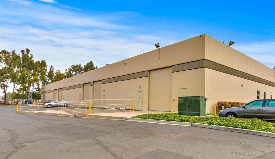 More Photos Of 1980-2000 W Corporate Way, Anaheim Light Manufacturing For Lease