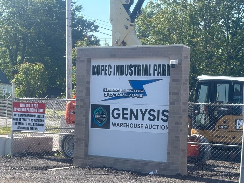 More Photos Of 2826 Barnes Ave, Indianapolis Warehouse For Lease
