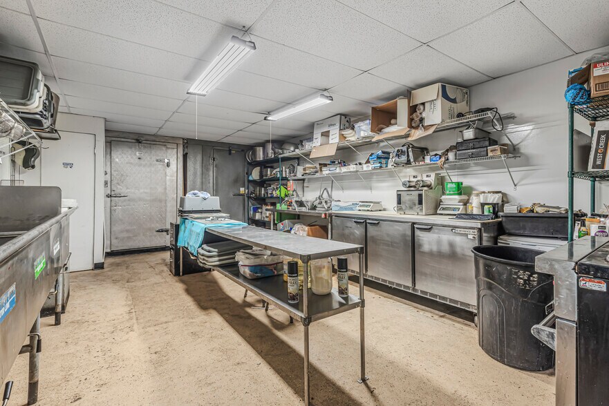 More Photos Of 170 St Gabriel Way, Fayetteville Light Manufacturing For Sale