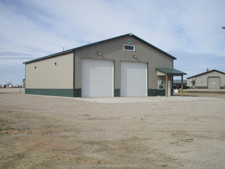 Primary Photo Of 365 Airlinks Dr, Garden City Industrial For Sale