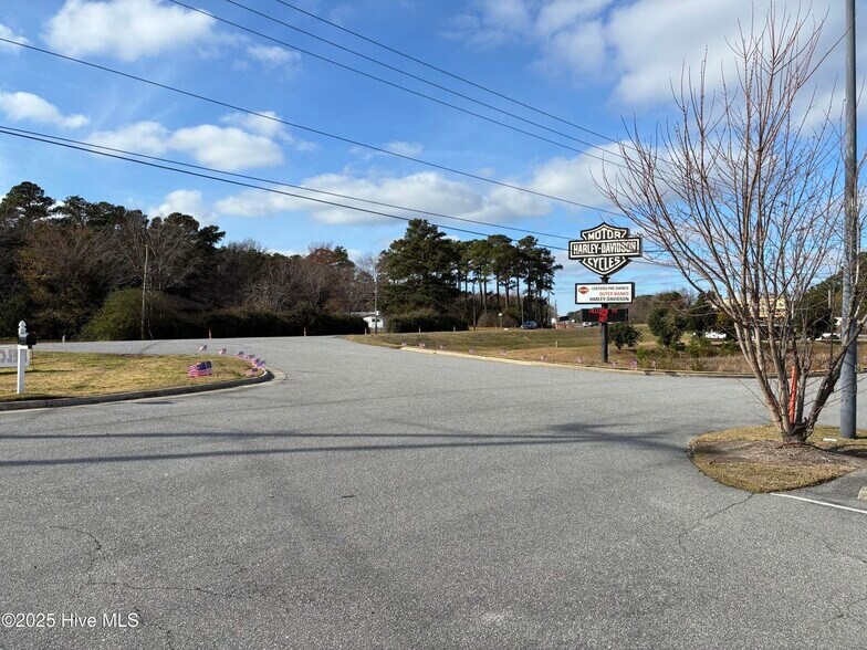 More Photos Of 8739 Caratoke Hwy, Harbinger General Retail For Sale