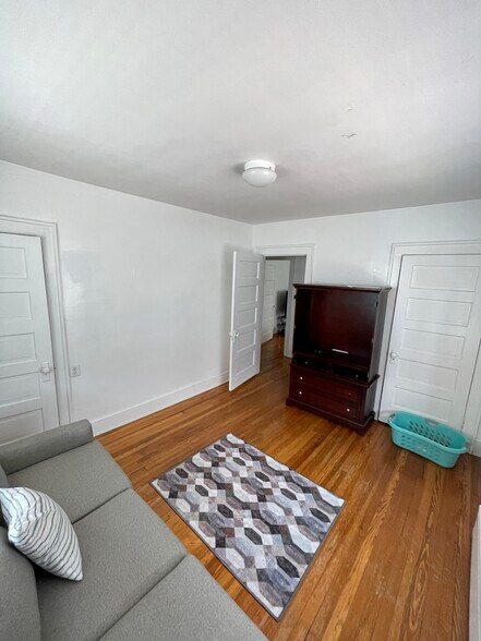 More Photos Of 506 E Liberty St, Charles Town Apartments For Sale