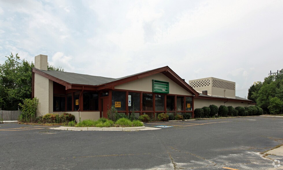 More Photos Of 835 S Main St, Kernersville General Retail For Sale
