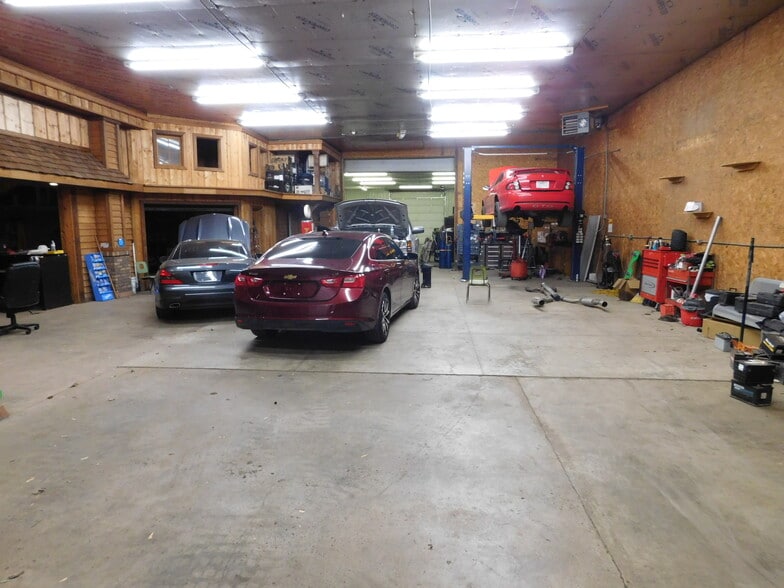 More Photos Of 109 N Harrison St, Leesburg Warehouse For Sale