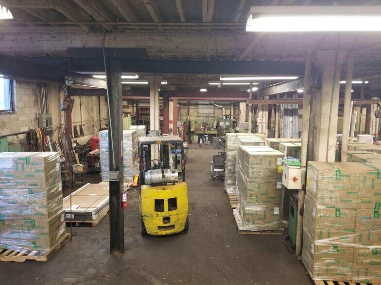 More Photos Of 64 Richards St, Brooklyn Warehouse For Lease