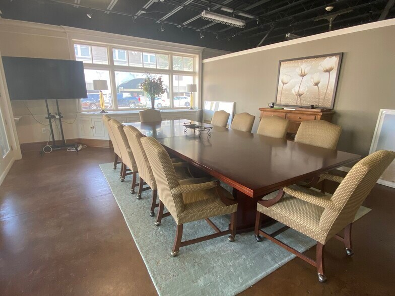 More Photos Of 101 N Elm St, Denton Freestanding For Lease