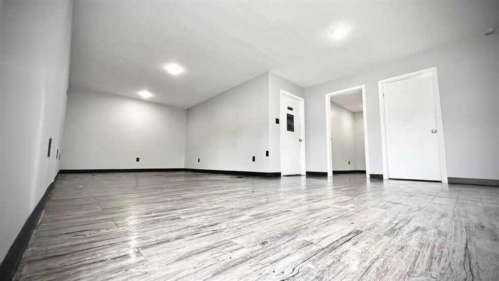 More Photos Of 14 Lake Dr, Inman Warehouse For Sale