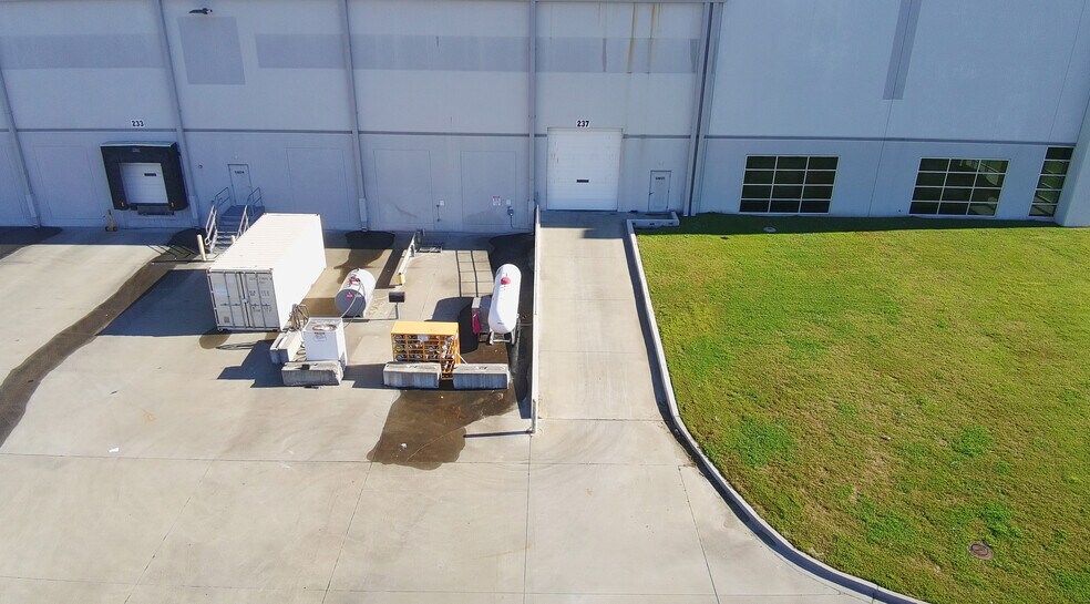 More Photos Of 311 International Trade Pky, Port Wentworth Warehouse For Lease