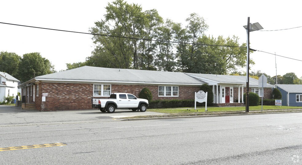 More Photos Of 676 Amboy Ave, Woodbridge Medical For Sale