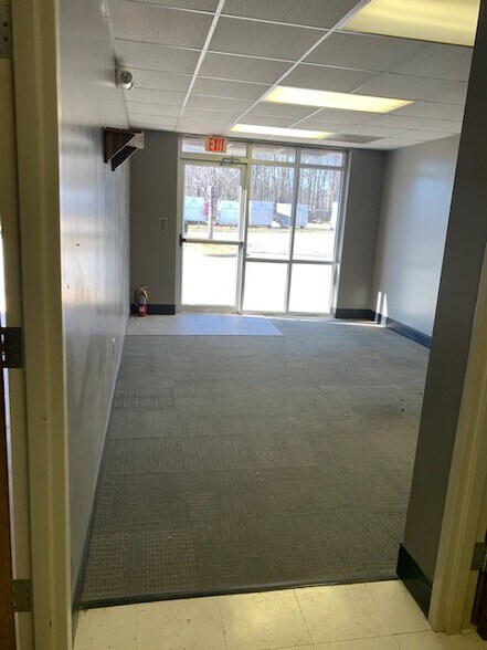 More Photos Of 1131 Highway 16 E, Newnan Flex For Lease