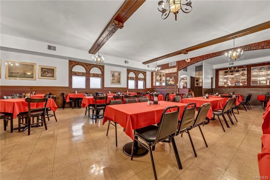 More Photos Of 3019 Pine Ave, Niagara Falls Restaurant For Sale
