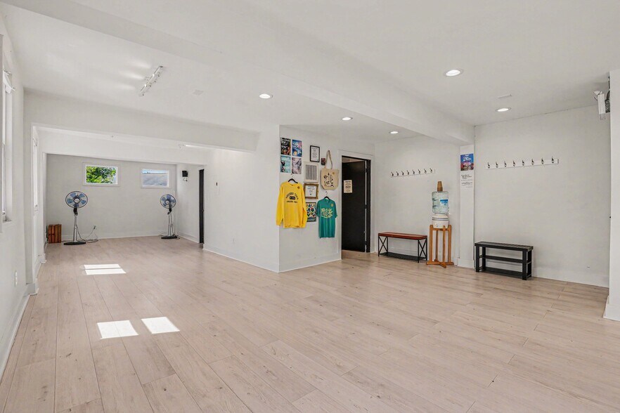 More Photos Of 705 W Rosemary St, Chapel Hill Storefront For Sale