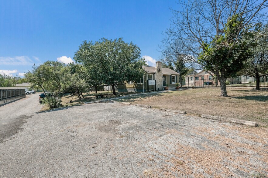 More Photos Of 174 Sherwood Dr, San Antonio Office Residential For Lease