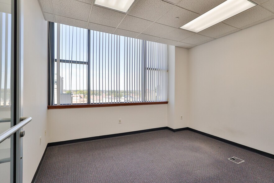 More Photos Of 1 E Broad St, Bethlehem Medical For Sale