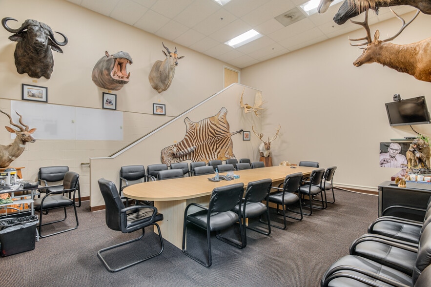 More Photos Of 107 SW Columbia St, Bend Flex For Sale