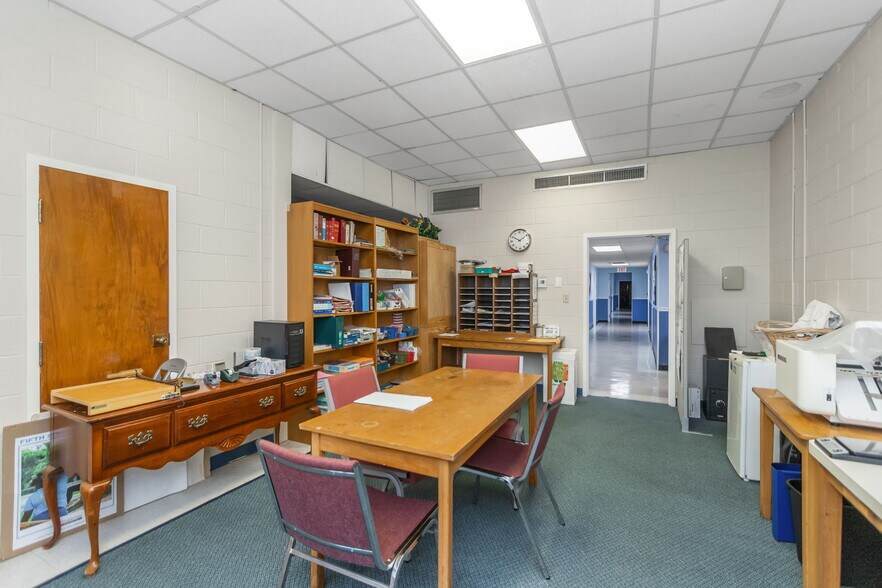 More Photos Of 411 Turner St, Clearwater Religious Facility For Lease