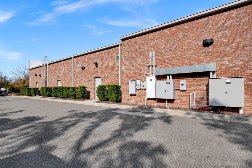 More Photos Of 155 Porters Neck Rd, Wilmington General Retail For Lease