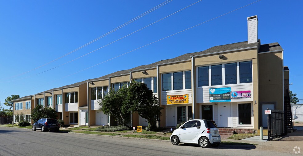 More Photos Of 2724 Crossview Dr, Houston Storefront Retail Office For Lease