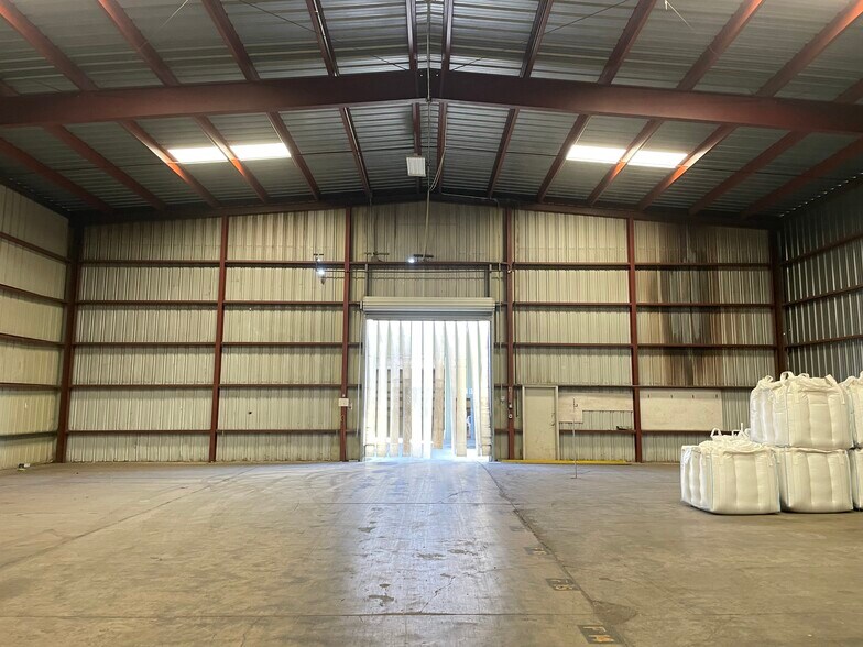 More Photos Of 420 S 2nd St, Patterson Warehouse For Lease