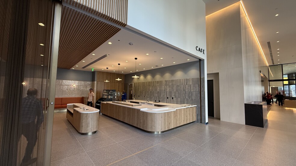 More Photos Of 888 S Figueroa St, Los Angeles Office For Lease