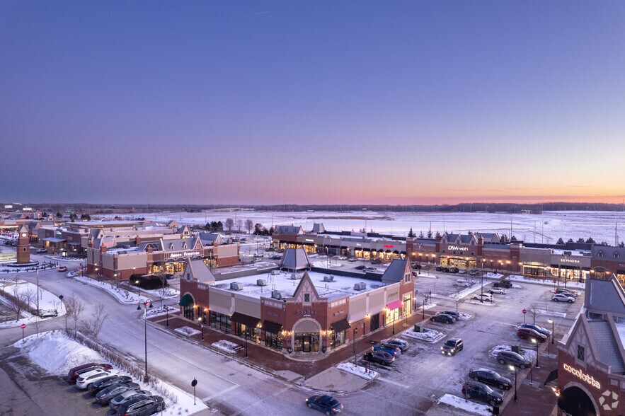 More Photos Of 100 W Higgins Rd, South Barrington Storefront For Lease