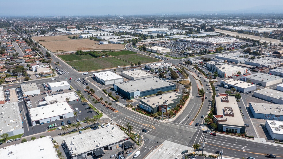 More Photos Of 18060 Euclid St, Fountain Valley Showroom For Sale
