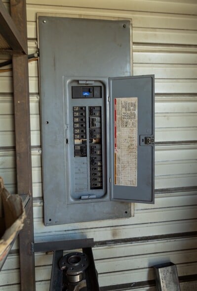 More Photos Of 118 E Davis St, Stockton General Retail For Sale