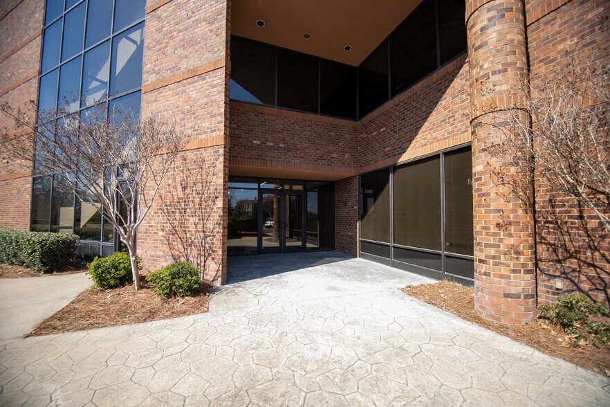 More Photos Of 5121 Maryland Way, Brentwood Office For Lease